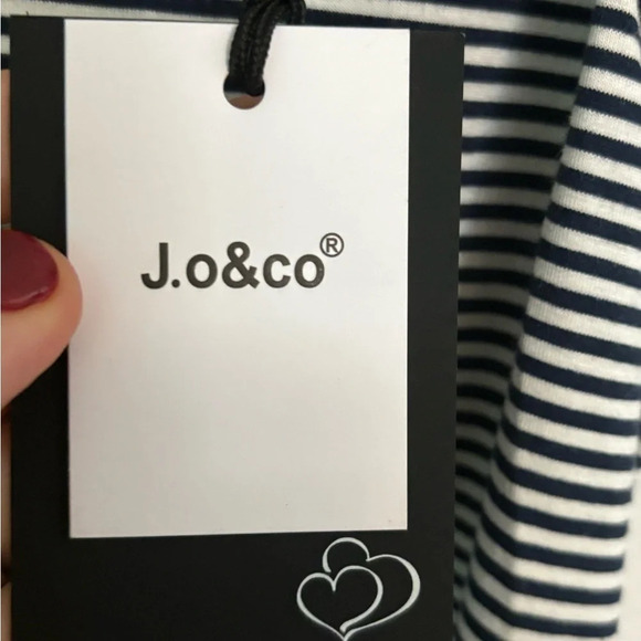 J.O & Co navy and white stripped short sleeve‎ crop t shirt NWT size Medium - Picture 2 of 5
